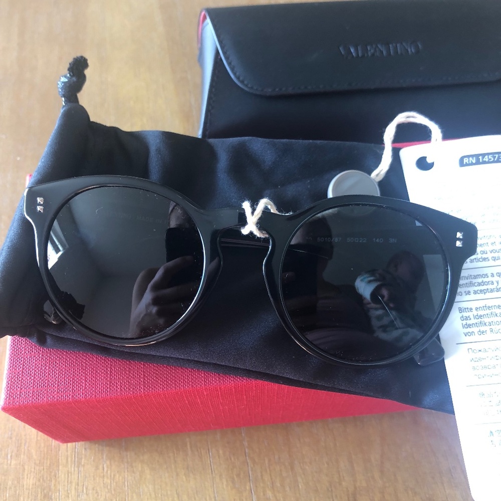 New Valentino Black Round Sunglasses OVA4009 new with tags